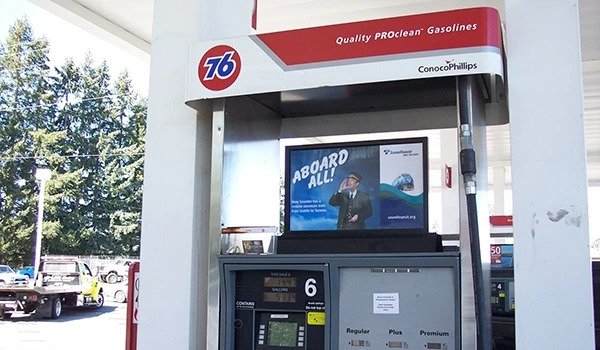تبلیغات محیطی دیجیتال در پمپ بنزین